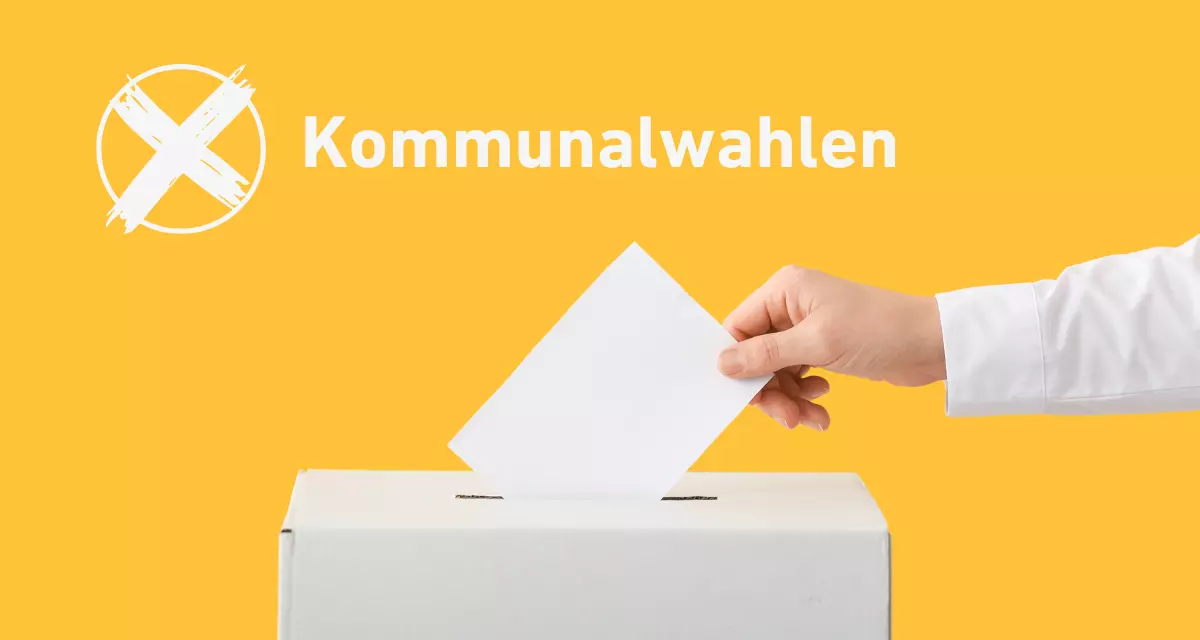 Person wirft Wahlschein in Wahlurne mit Titel „Kommunalwahlen“. Grafik: Lpb BW 